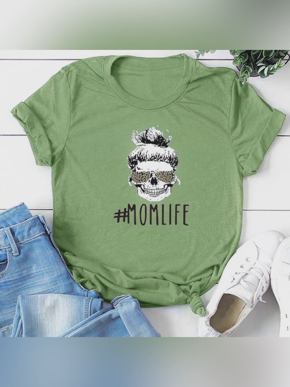Amazon Green #MOMLIFE Skull Graphic Short Sleeve Tee size S